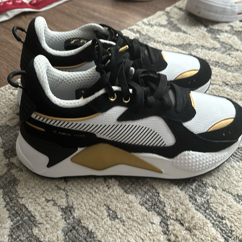 Brand new puma shoes